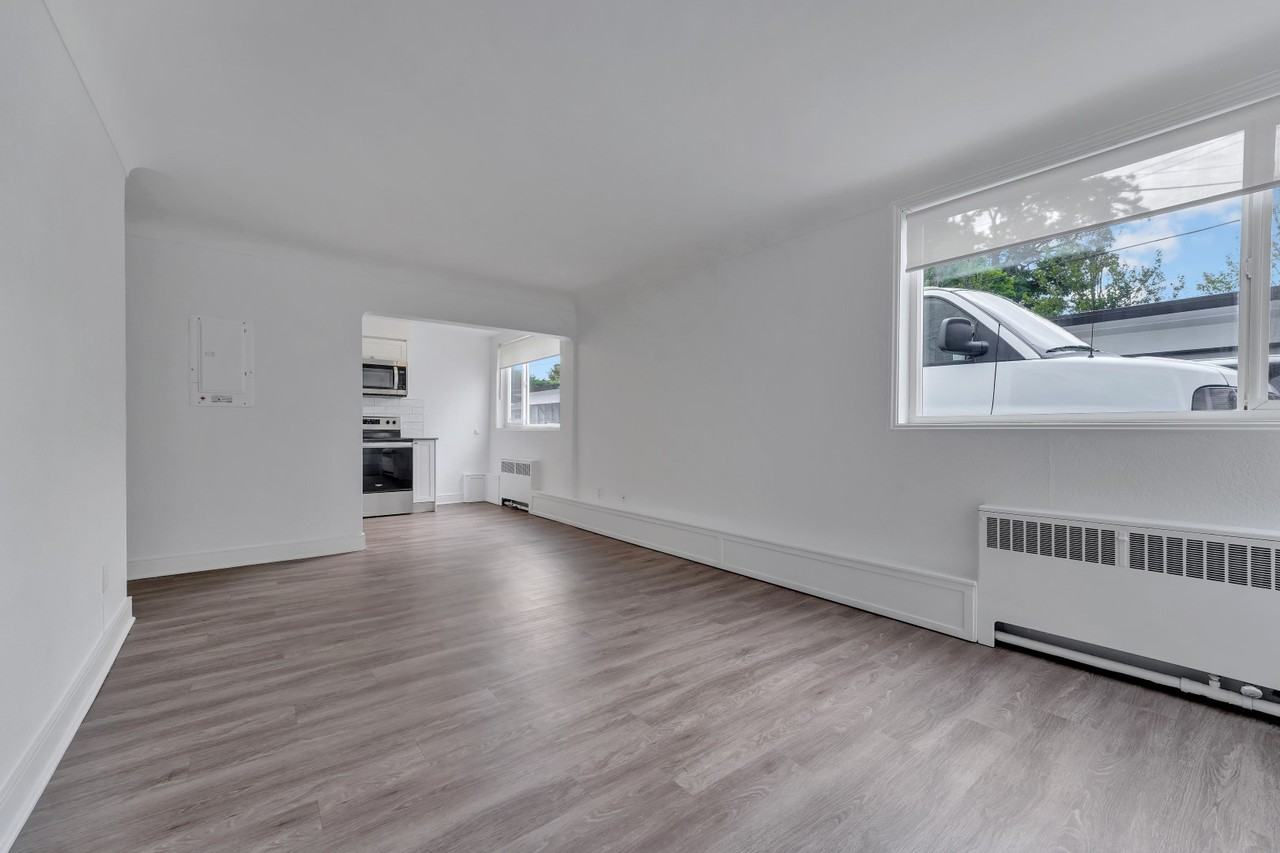 The Seacrest Apartments - Photo 7 of 17