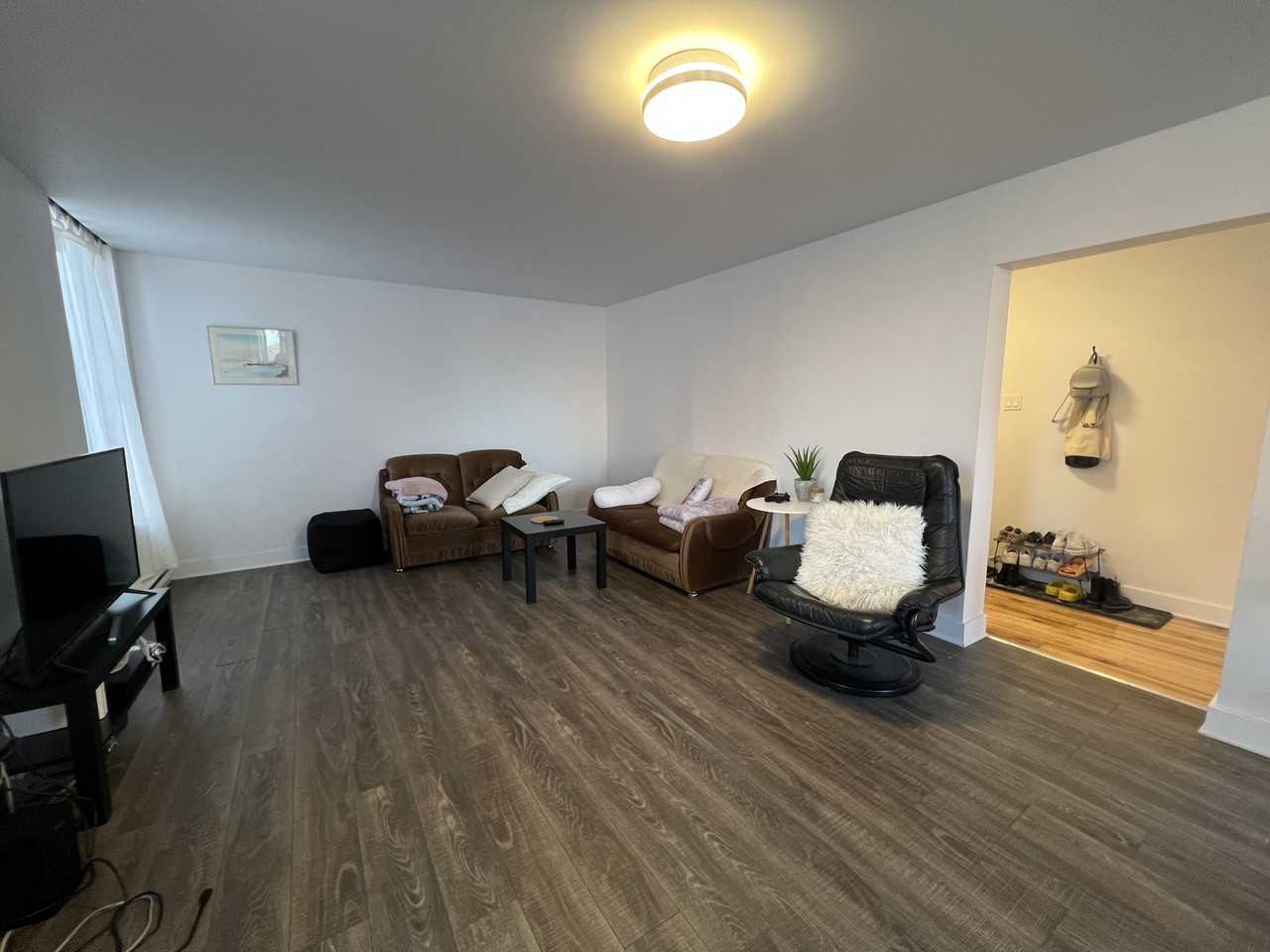 5550-5559 St. Laurent. & 7-9 St. Viateur West - Photo 5 of 35