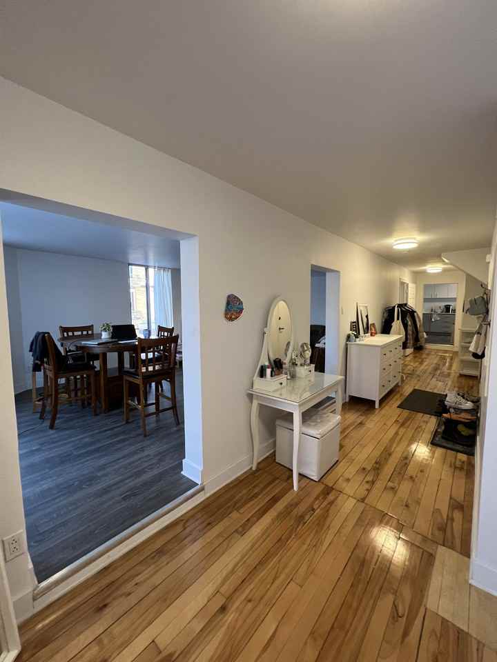 5550-5559 St. Laurent. & 7-9 St. Viateur West - Photo 7 of 35