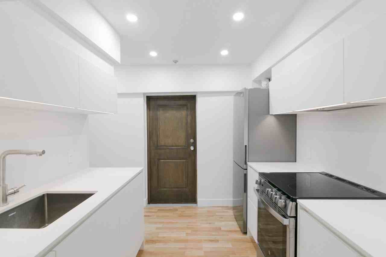 2100 du Fort Street - Photo 5 of 50