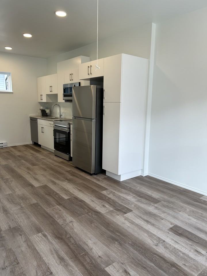 SF229 | 1 Month Free – Cozy 1 Bedroom Garden Suite | Prime Central Location - Photo 2 of 19