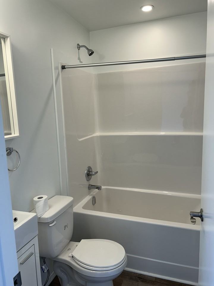 SF229 | 1 Month Free – Cozy 1 Bedroom Garden Suite | Prime Central Location - Photo 5 of 19