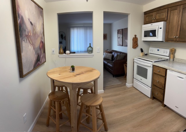 426 Laverne Dr - Photo 3 of 6