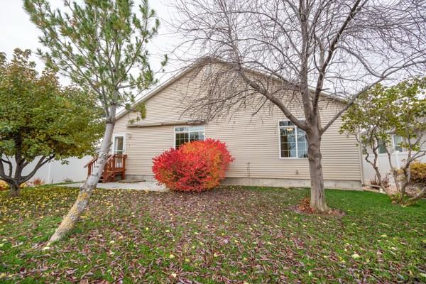 2434 Brookcliff Dr - Photo 3 of 20