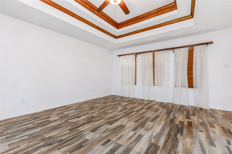 11815 Elmont Ave - Photo 3 of 17