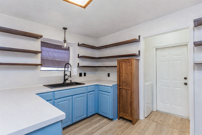 11815 Elmont Ave - Photo 6 of 17