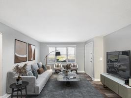 featured image of 2 W Oakland Ave