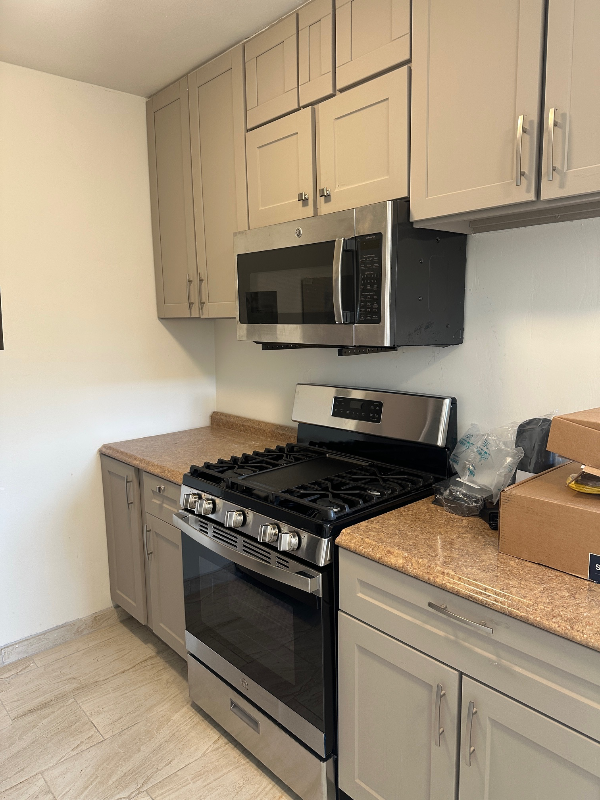 1317 W 97th St #1 - Photo 3 of 10