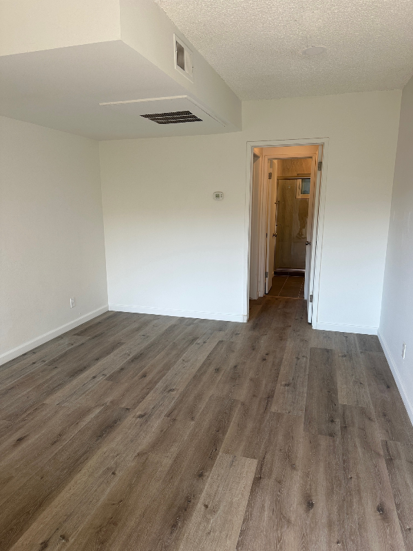 1317 W 97th St #1 - Photo 7 of 10