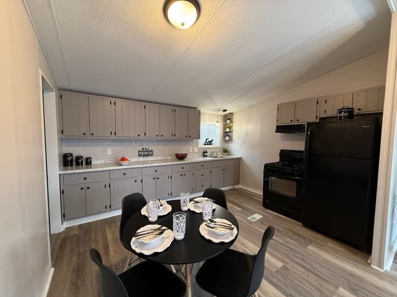 769 Knox St - Photo 3 of 10