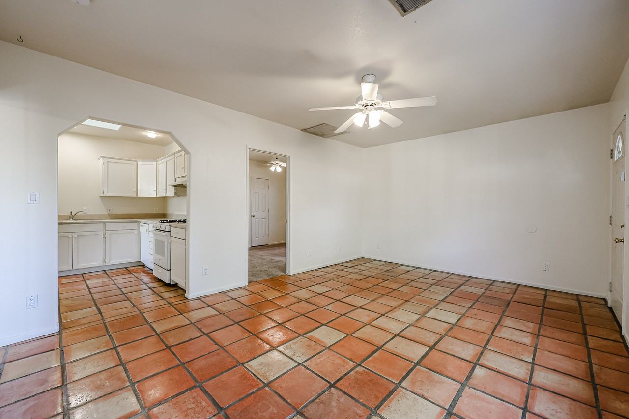 1023 E Meadowbrook Ave #1 - Photo 6 of 33