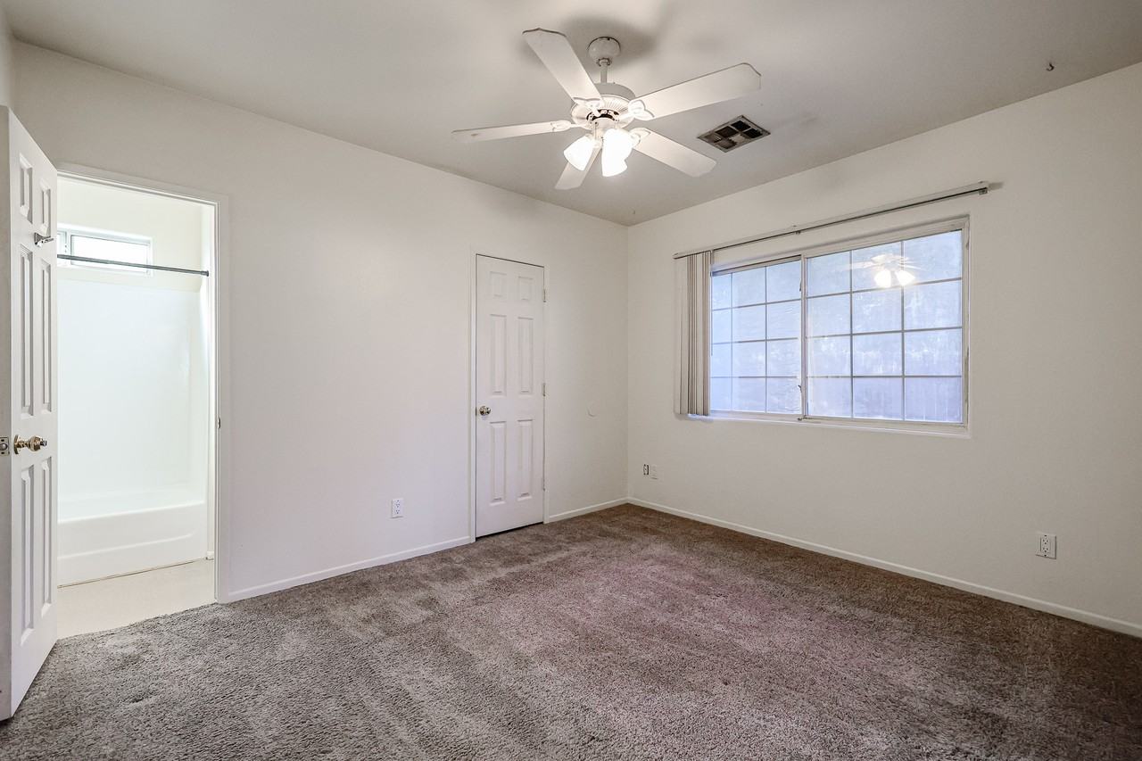 1023 E Meadowbrook Ave #1 - Photo 7 of 33