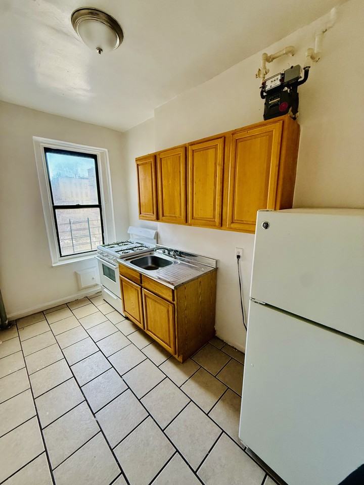 2682 Creston Ave #5F - Photo 4 of 9