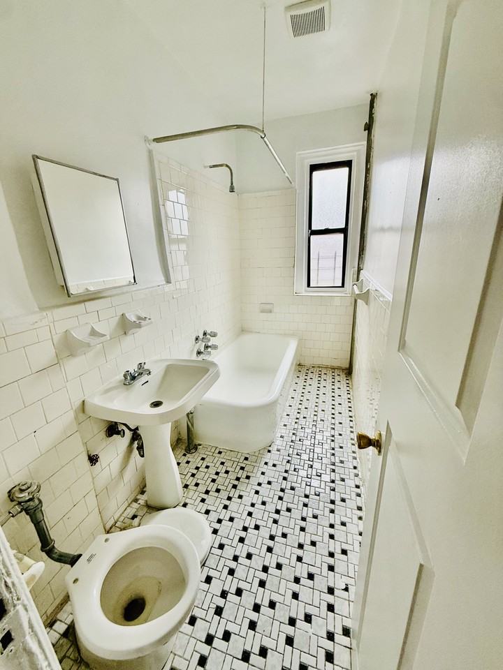 2682 Creston Ave #5F - Photo 7 of 9