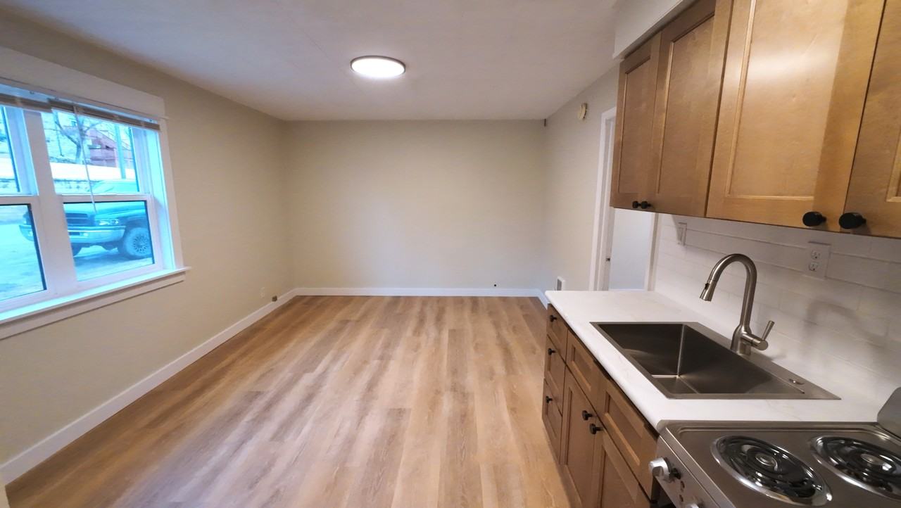 202 S High St - Photo 2 of 8