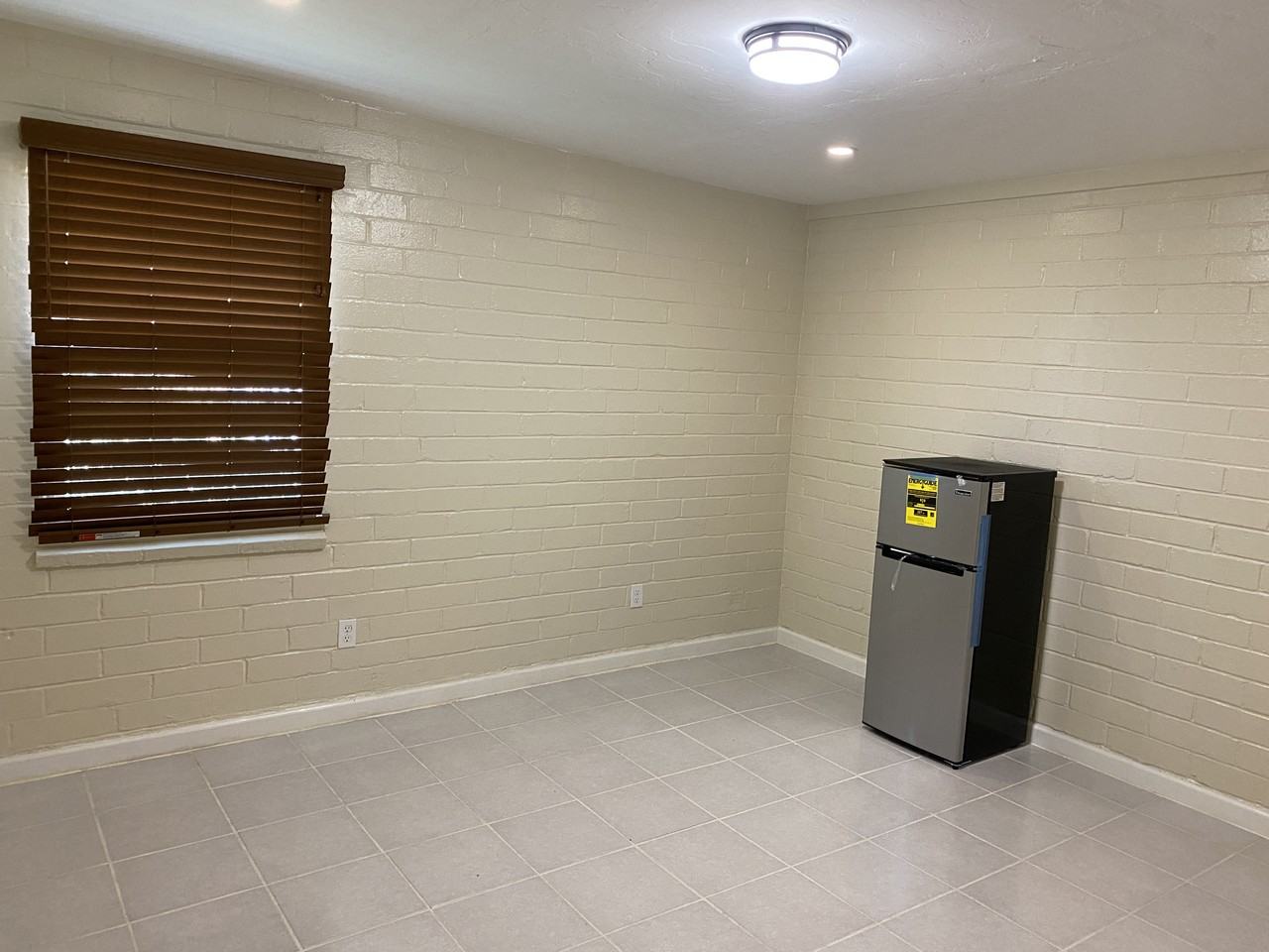 504 E Seneca St - Photo 3 of 5