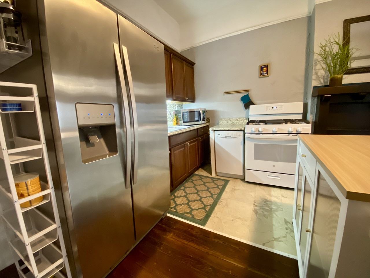 841 Vedado Way Ne #1 - Photo 4 of 12