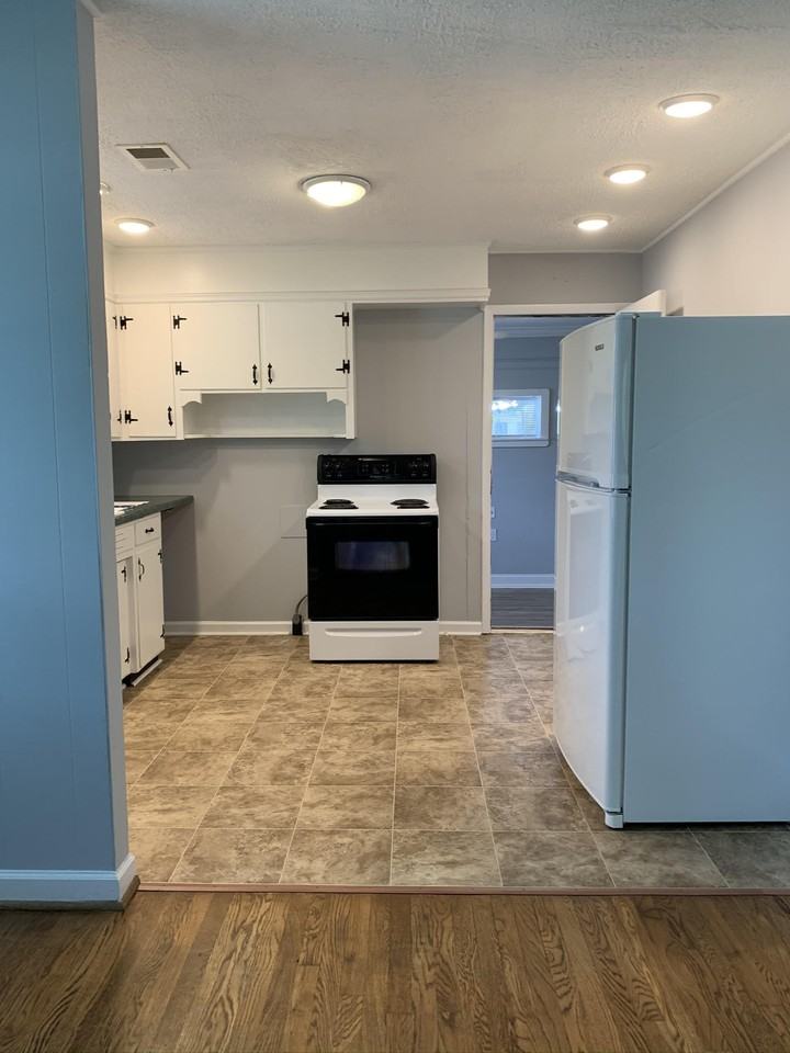 406 2nd Ave W #NA - Photo 3 of 17