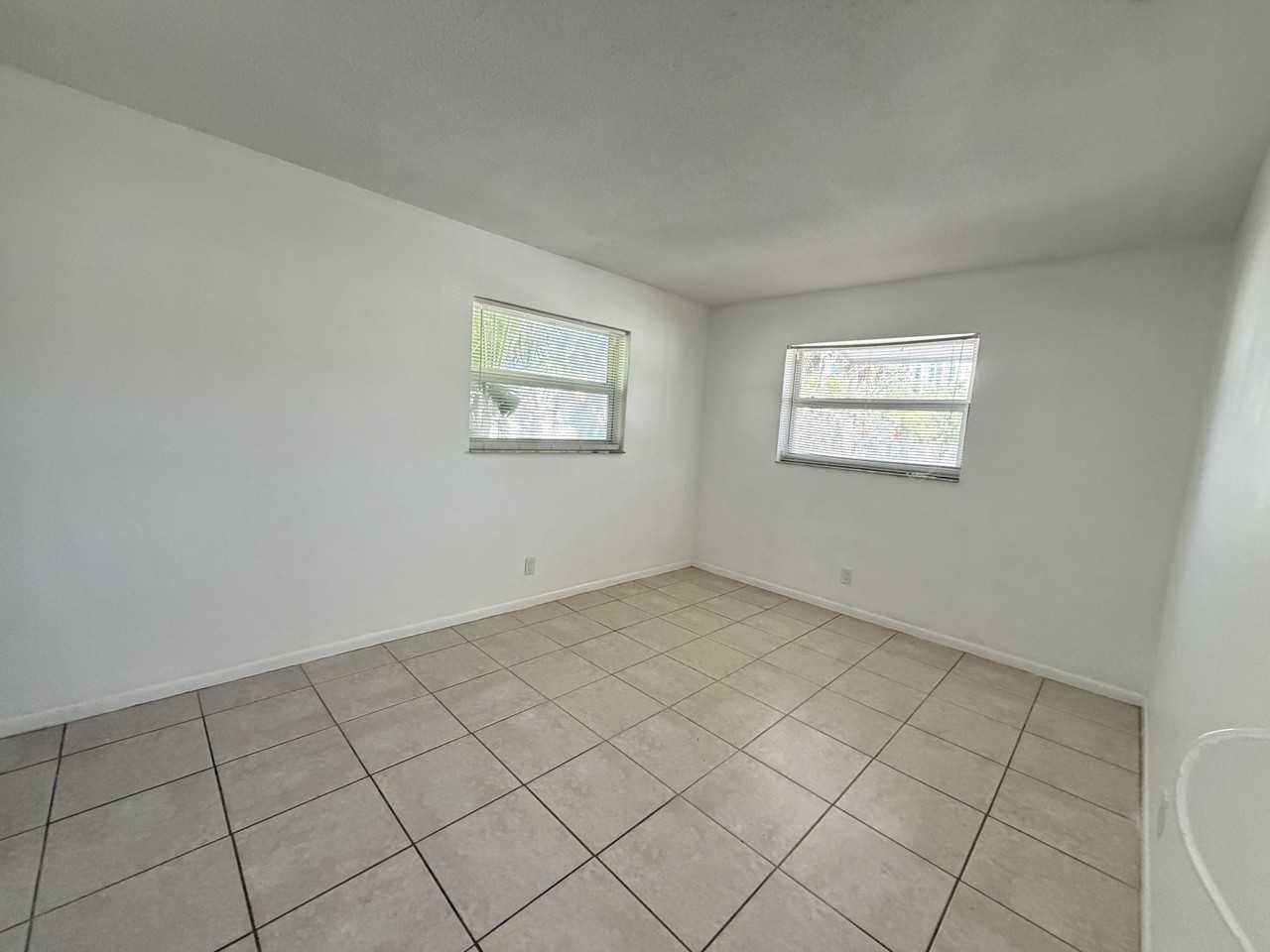 602 Sw 5th Ave #1 - Photo 3 of 18