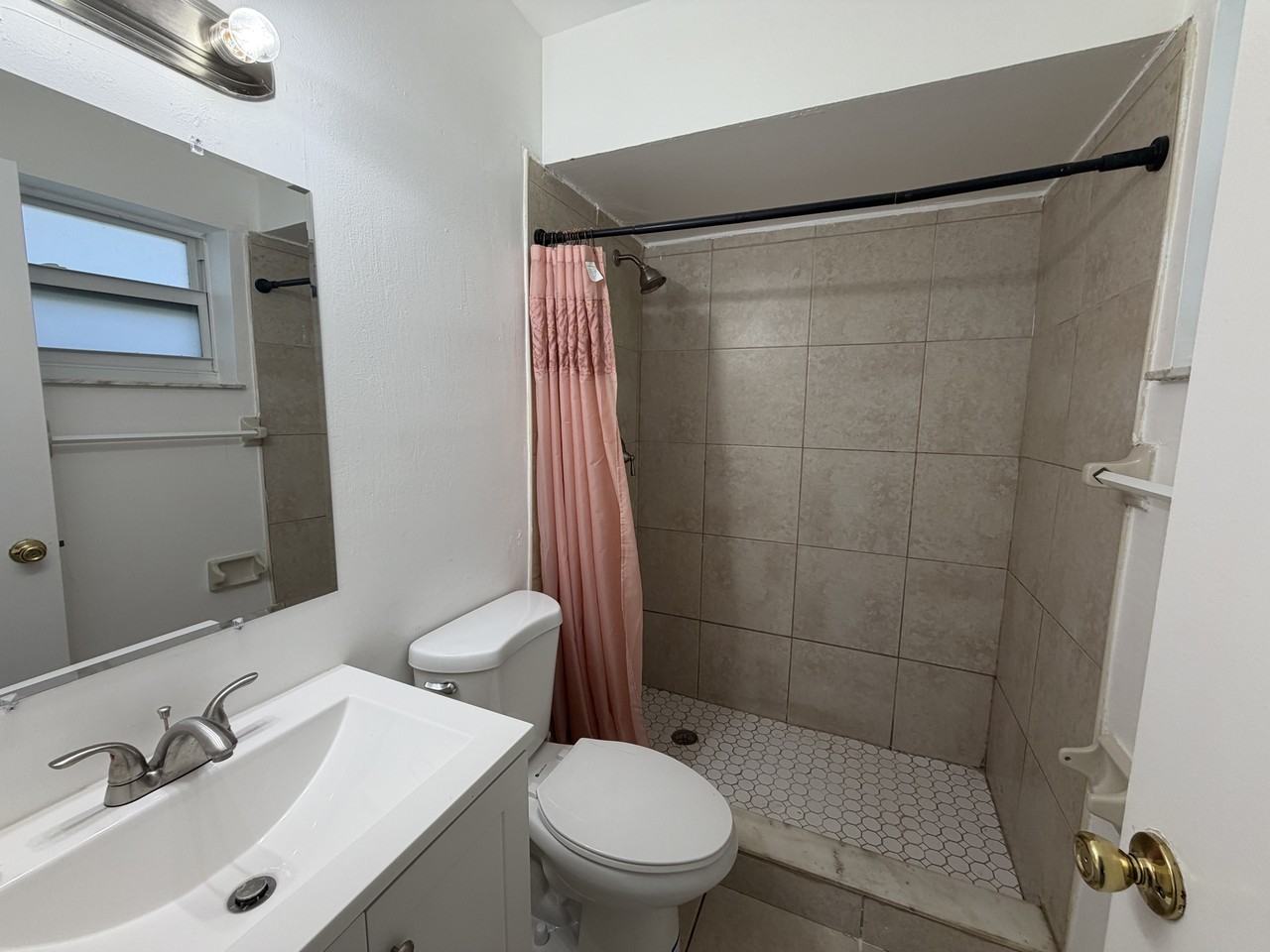 602 Sw 5th Ave #1 - Photo 4 of 18