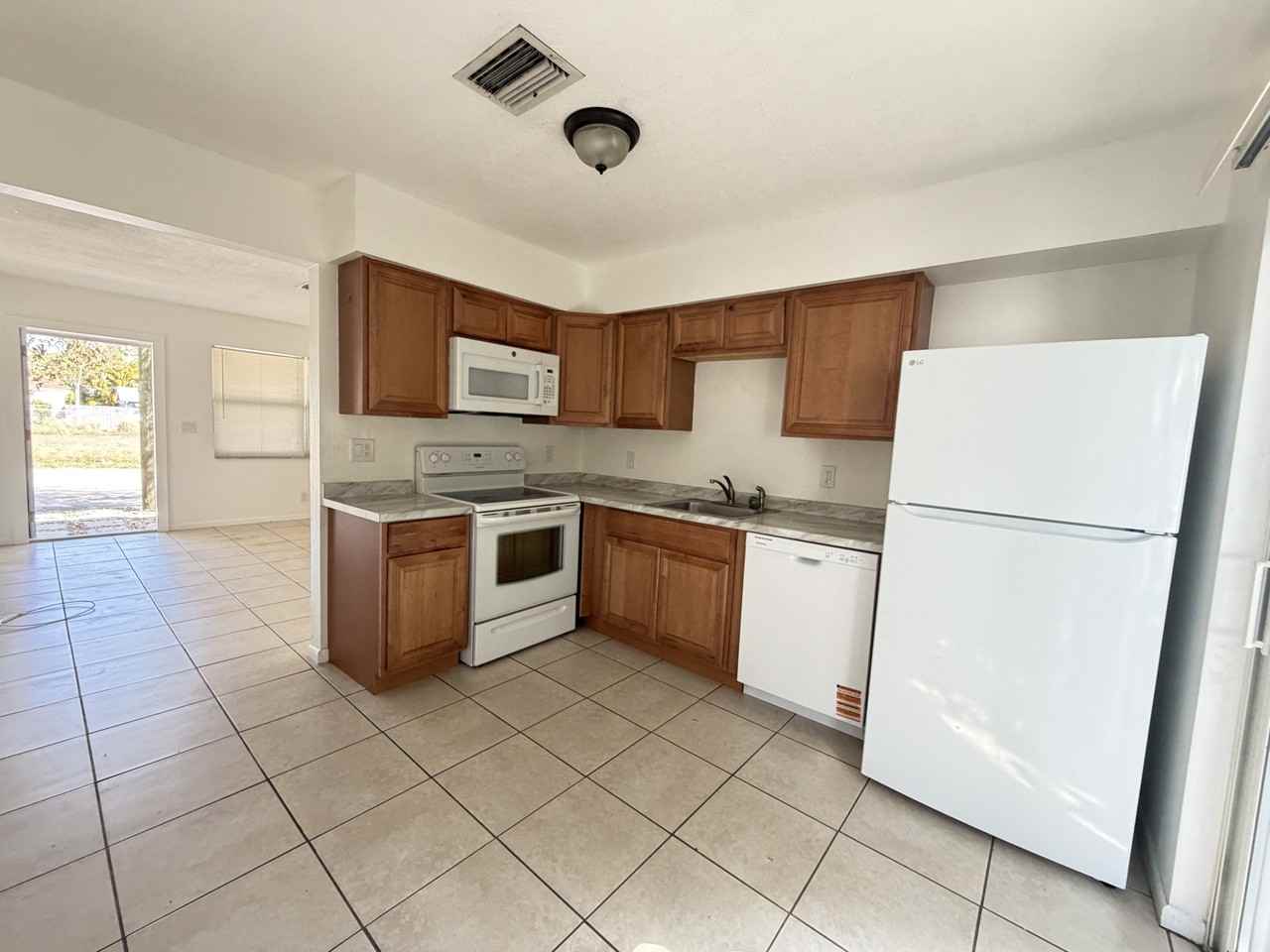 602 Sw 5th Ave #1 - Photo 6 of 18