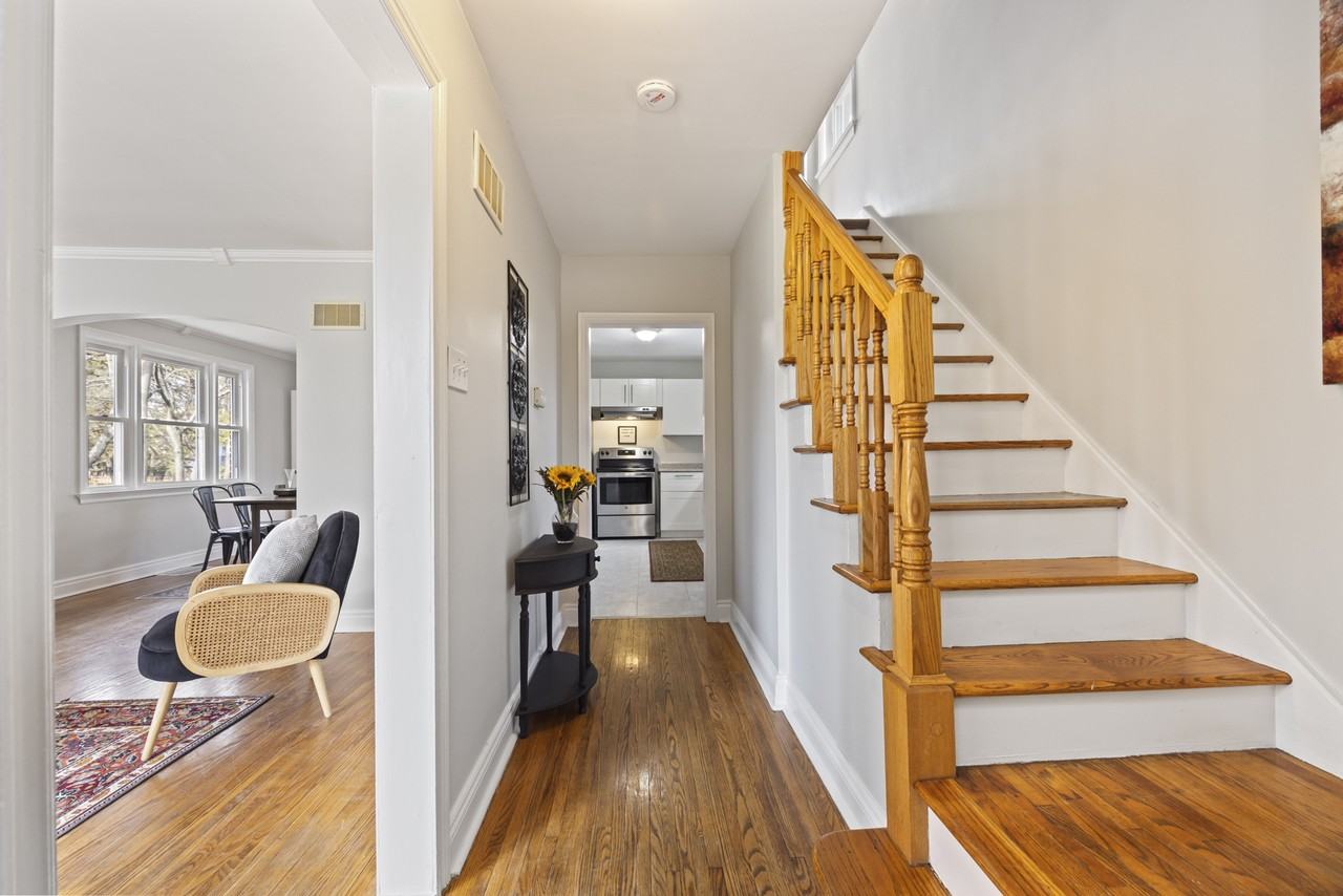 131 Churchill Cres #1 - Photo 2 of 20