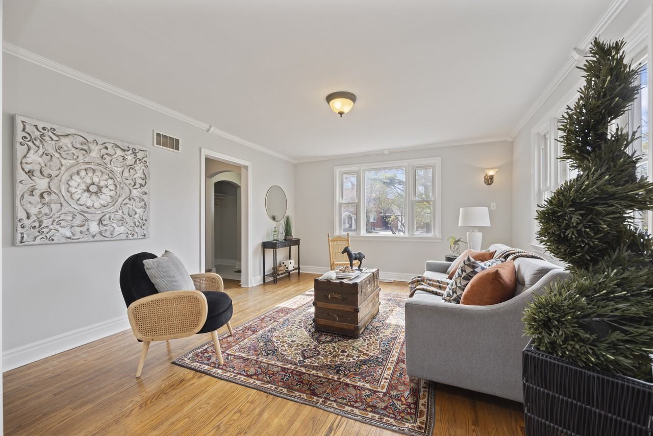 131 Churchill Cres #1 - Photo 4 of 20