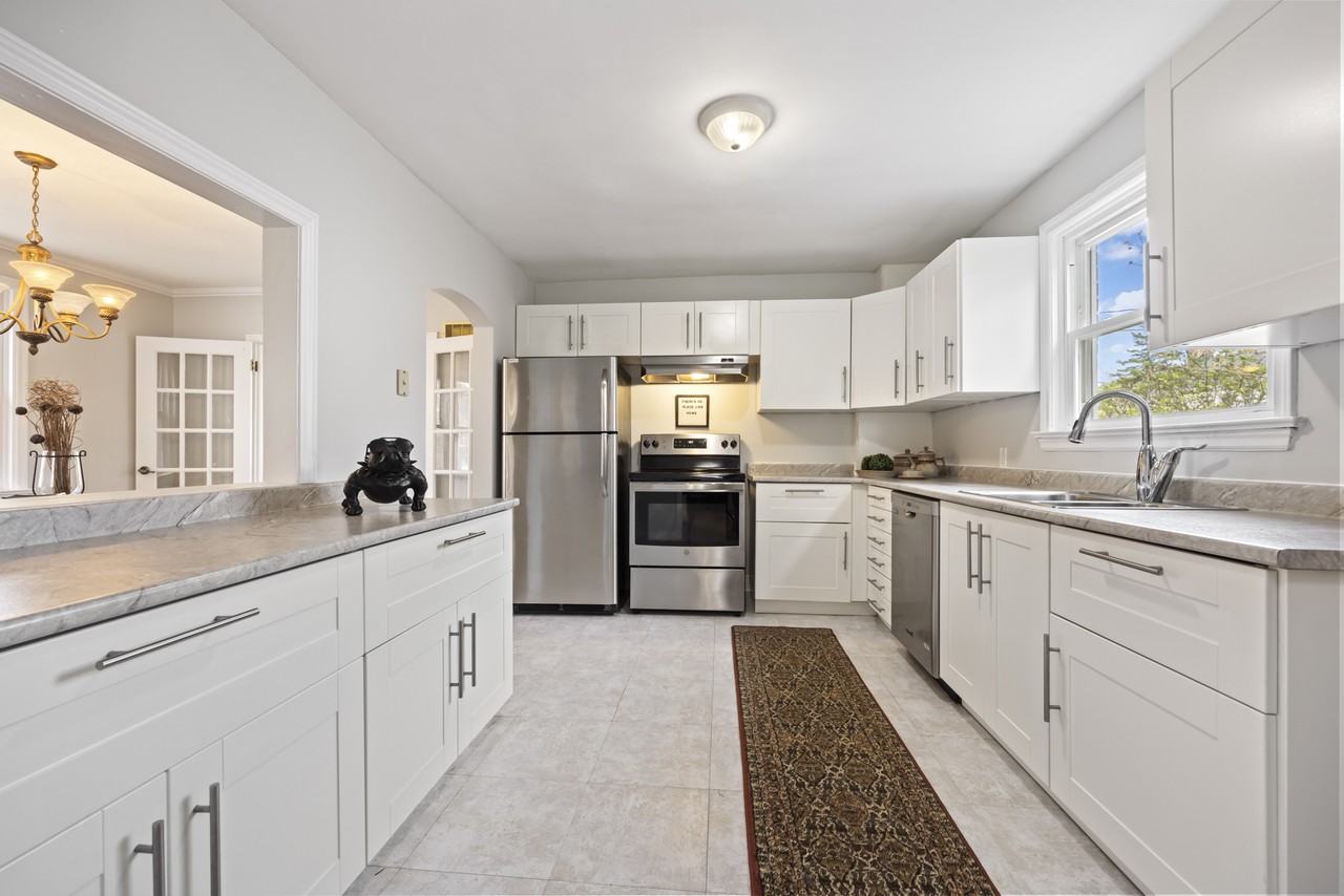 131 Churchill Cres #1 - Photo 6 of 20