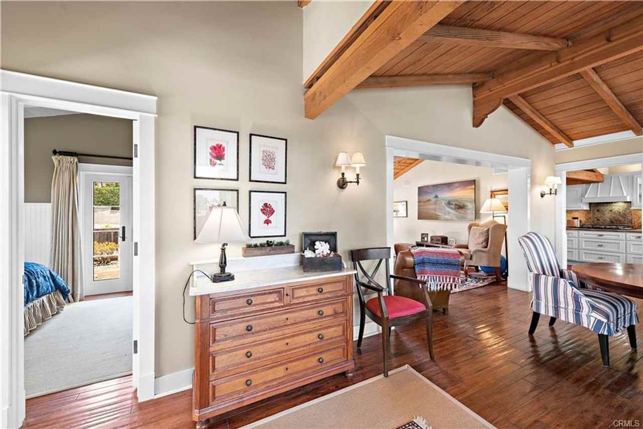 399 Pearl St - Photo 5 of 46