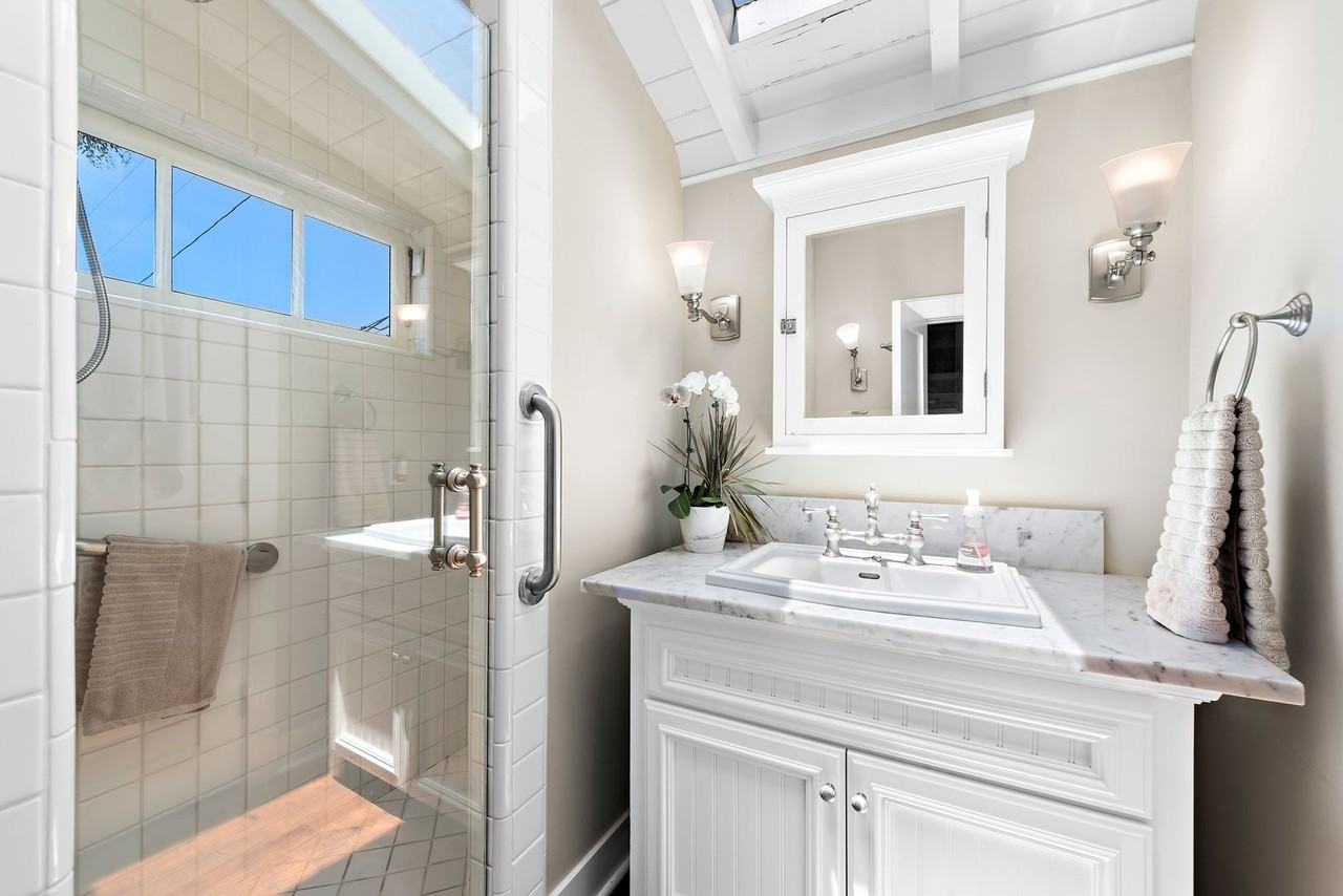 399 Pearl St - Photo 7 of 46