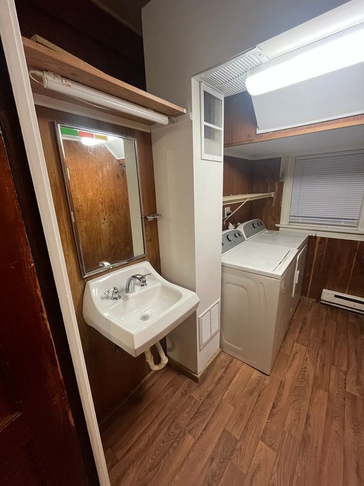 Spafford Ave 1029 - Photo 2 of 16