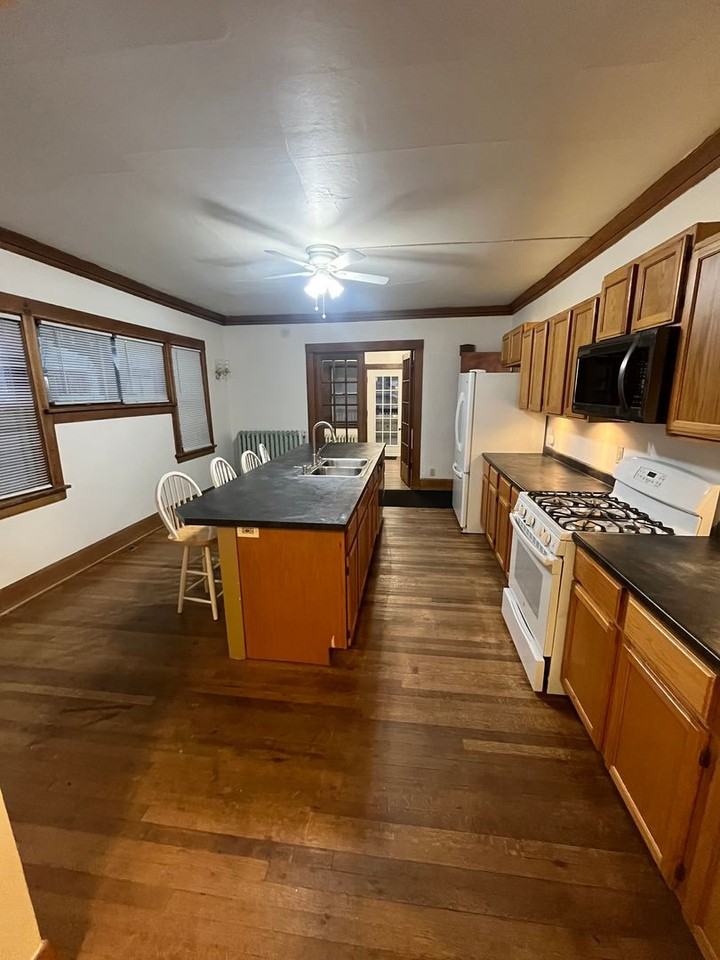 Spafford Ave 1029 - Photo 3 of 16