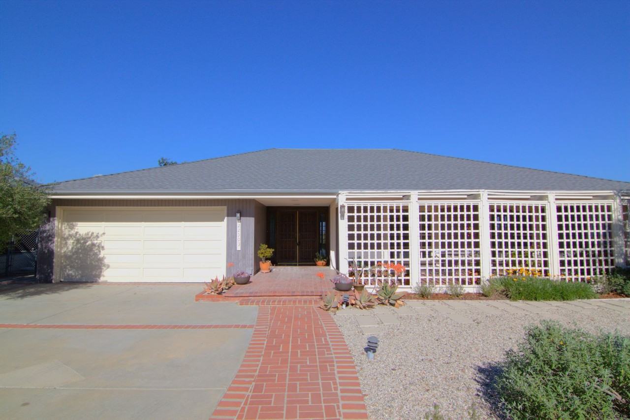 22503 Charlestown Dr - Photo 2 of 30