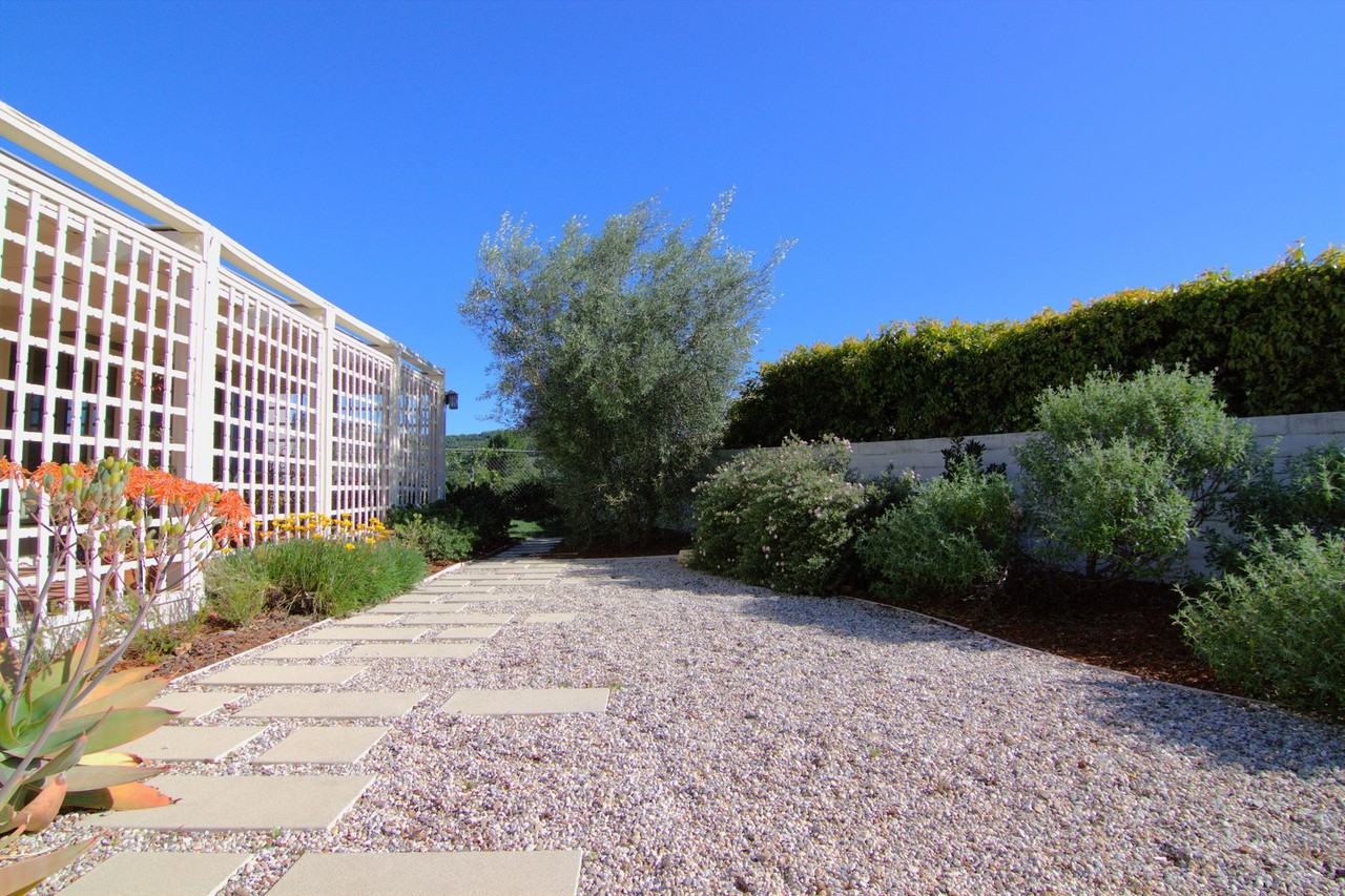 22503 Charlestown Dr - Photo 5 of 30