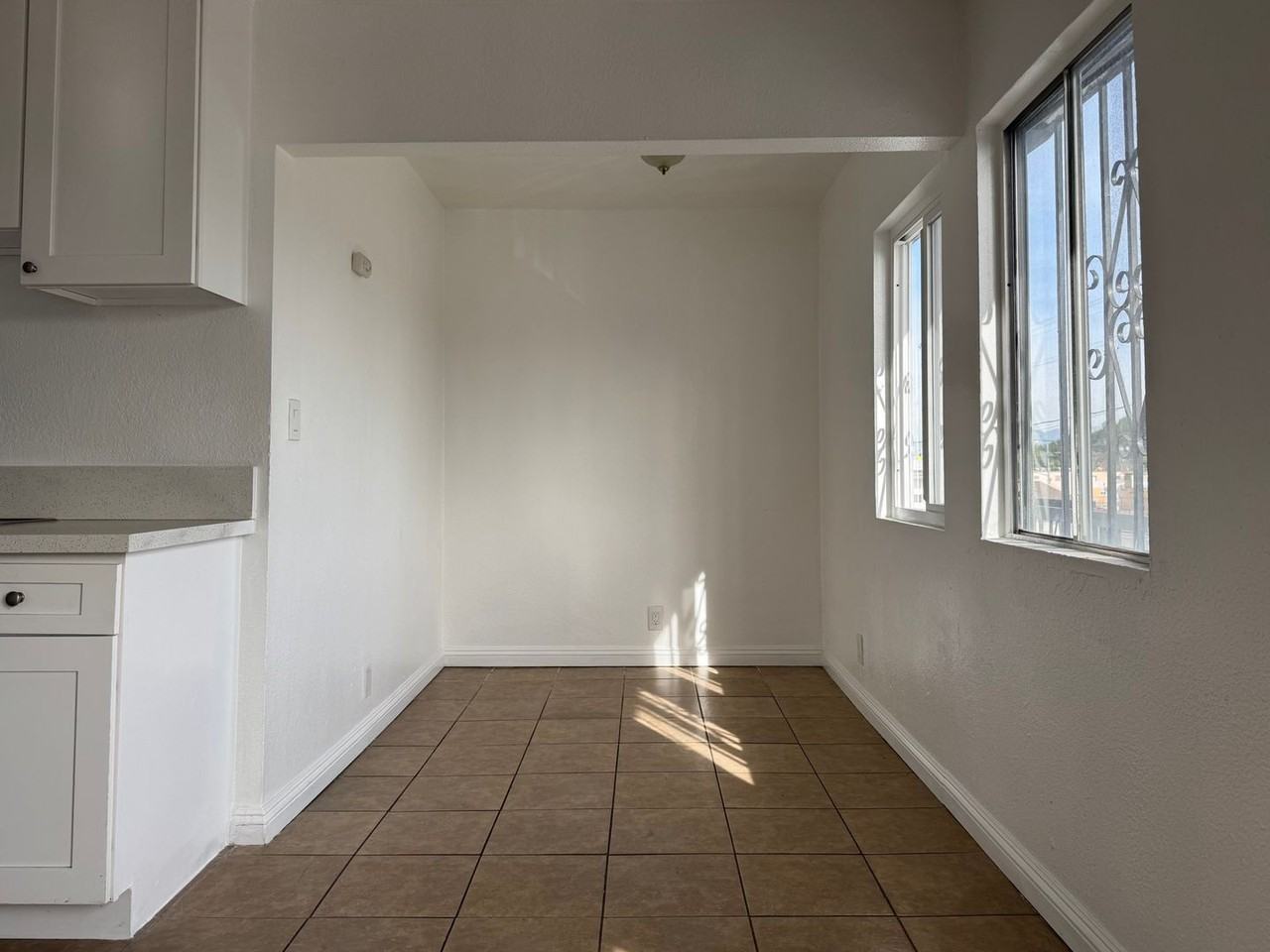 10705 S Figueroa St #10 - Photo 3 of 16