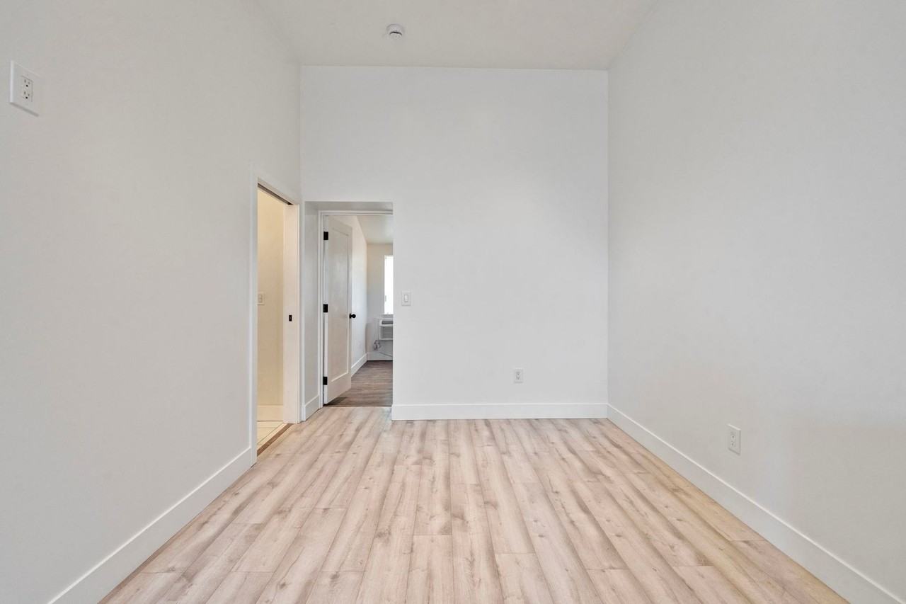 903 W 7th St - Photo 4 of 13