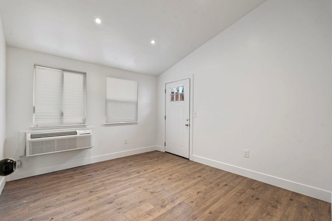 903 W 7th St - Photo 6 of 13