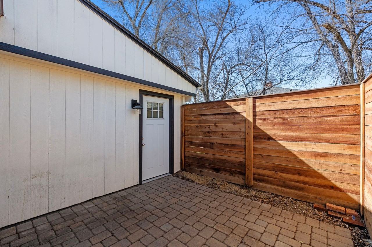 903 W 7th St - Photo 7 of 13