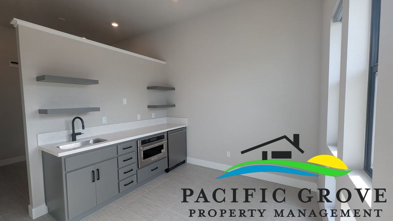 105 8th St - Photo 3 of 11