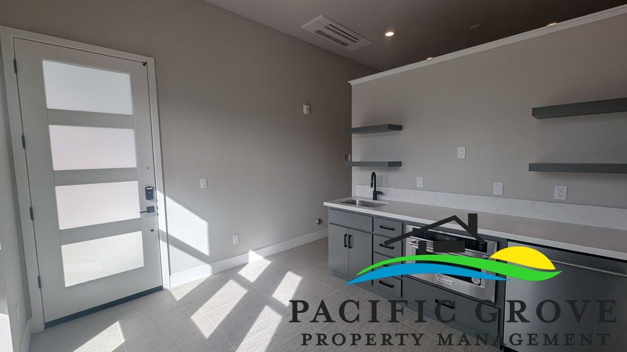 105 8th St - Photo 4 of 11