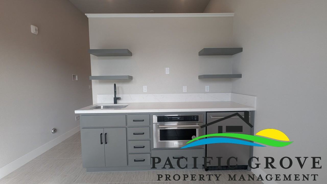 105 8th St - Photo 5 of 11