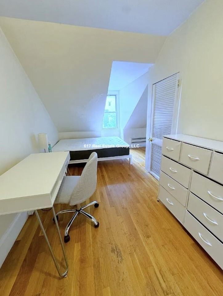 212 Freeman St - Photo 7 of 11