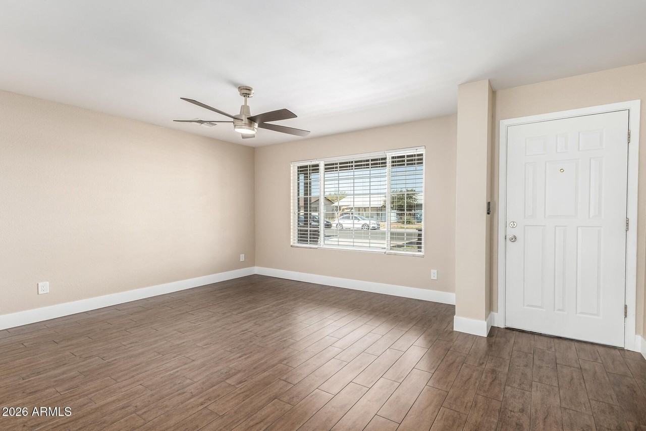 7613 W Devonshire Ave - Photo 3 of 48