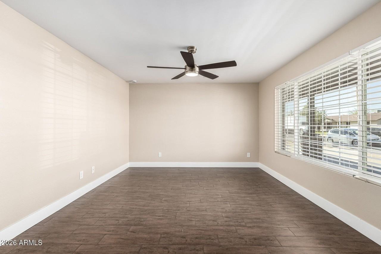 7613 W Devonshire Ave - Photo 4 of 48