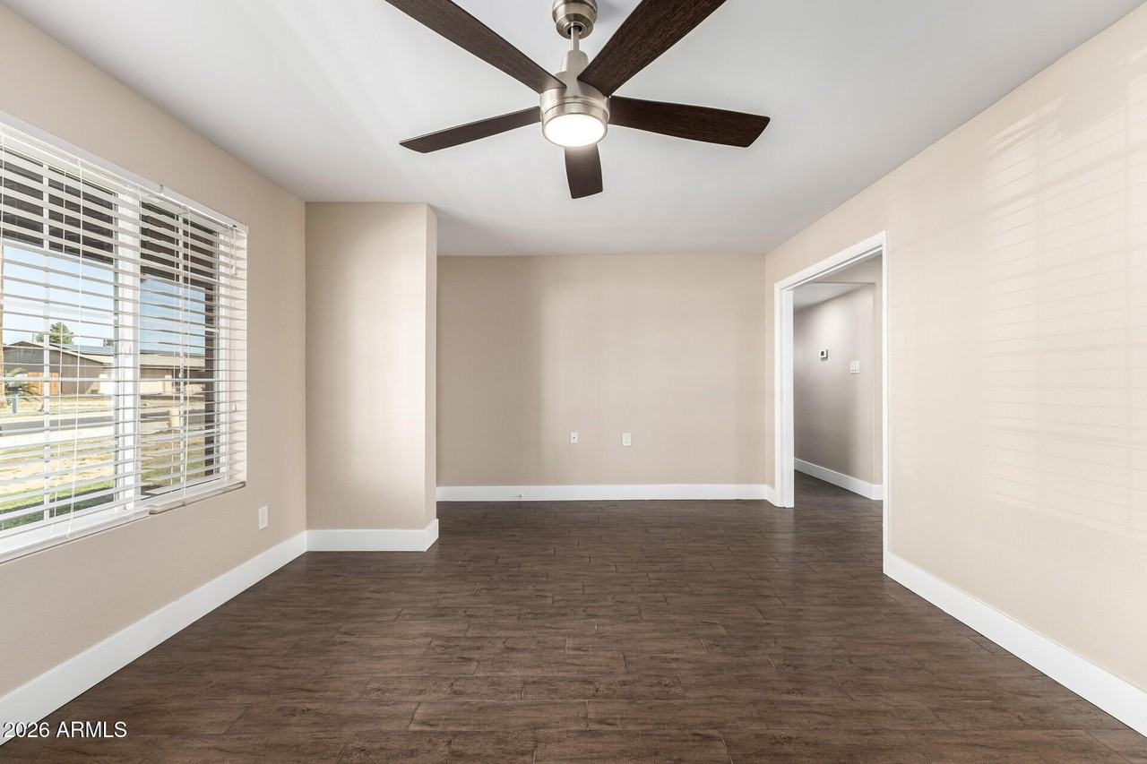 7613 W Devonshire Ave - Photo 5 of 48