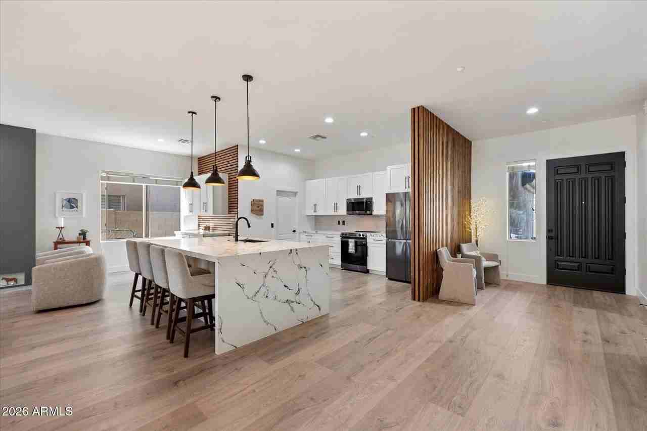 10559 E Sheena Dr - Photo 3 of 7