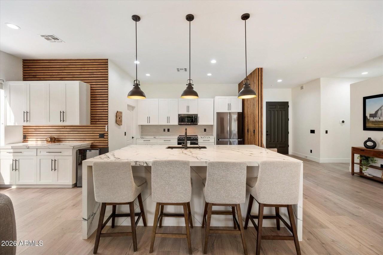 10559 E Sheena Dr - Photo 4 of 7