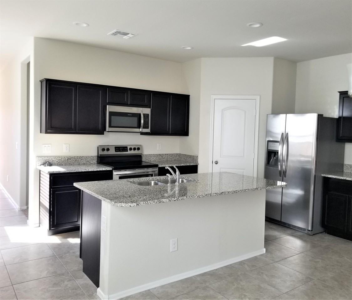 4794 E Chromium Rd - Photo 5 of 16