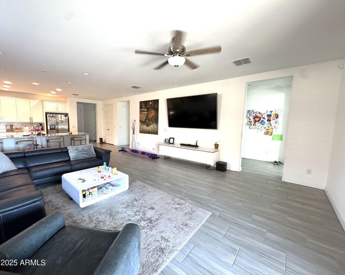 16399 W Charlotte Dr - Photo 3 of 22