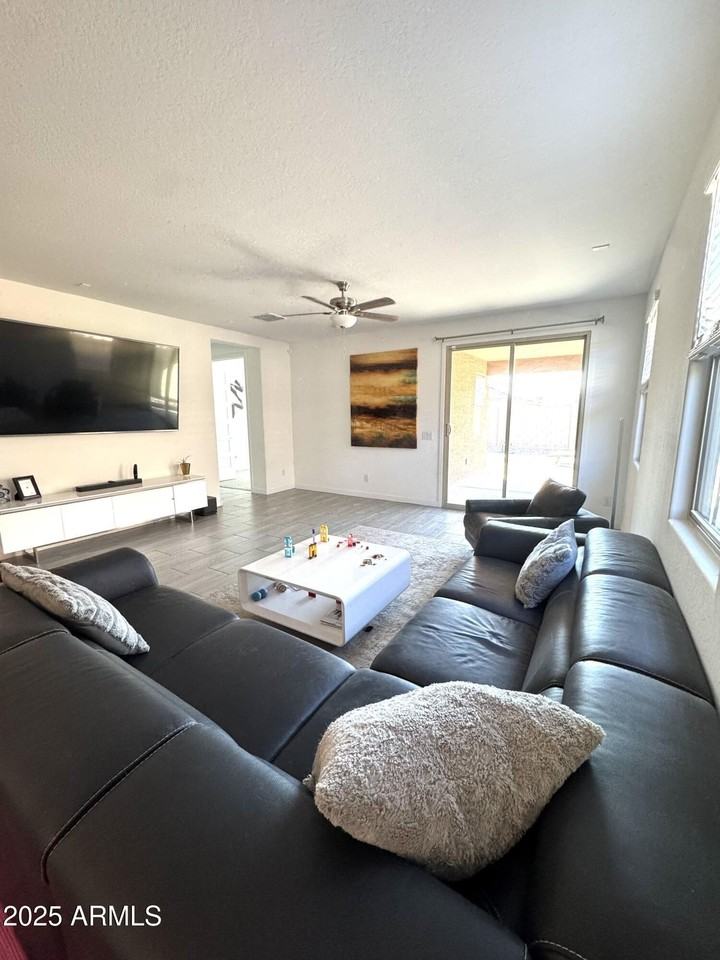 16399 W Charlotte Dr - Photo 4 of 22